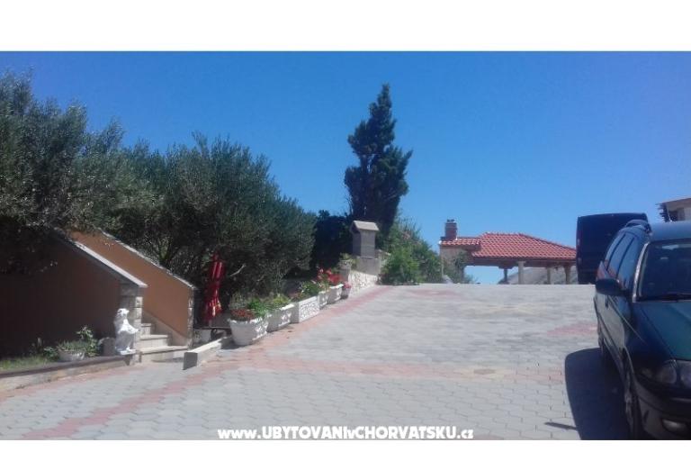 Apartments Ita s bazenom – photo 9