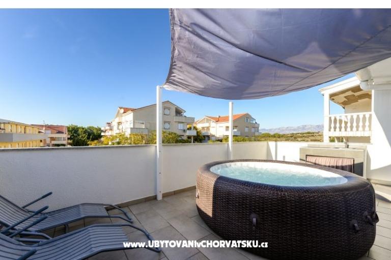 Apartment with pool and jacuzzi – photo 18