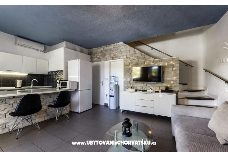Apartment with pool and jacuzzi – photo 21
