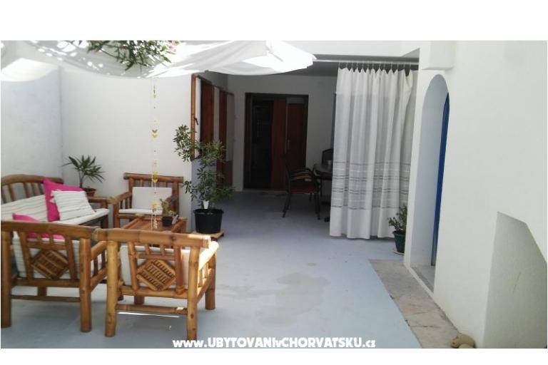 Renovated old house near sea in Pag – photo 3