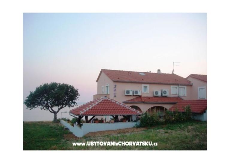 Apartments Ivan i Zeljka Pakostane – photo 15