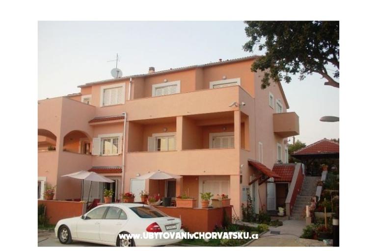 Apartments Ivan i Zeljka Pakostane – photo 7