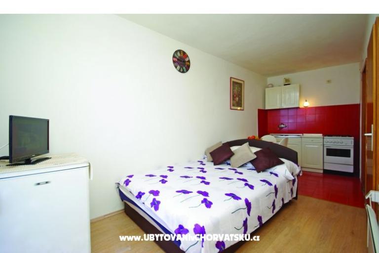 Seafront Studio Apartment + Balcony – photo 5