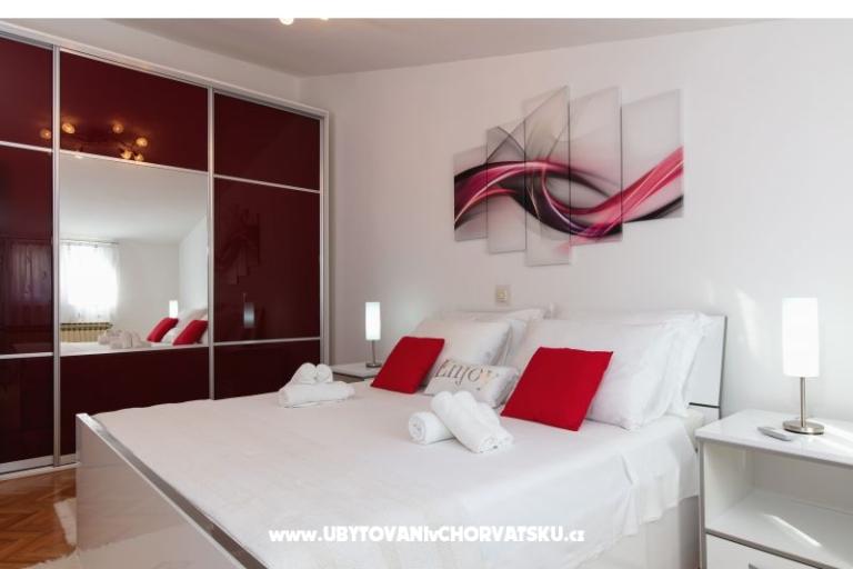 Wide Apartment with Pool  – photo 10