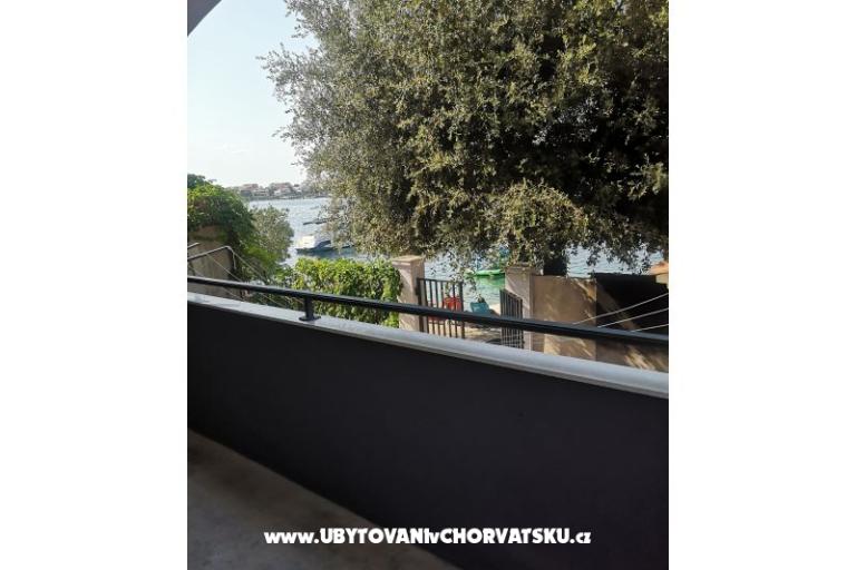 Apartments 10 metara od mora – photo 20