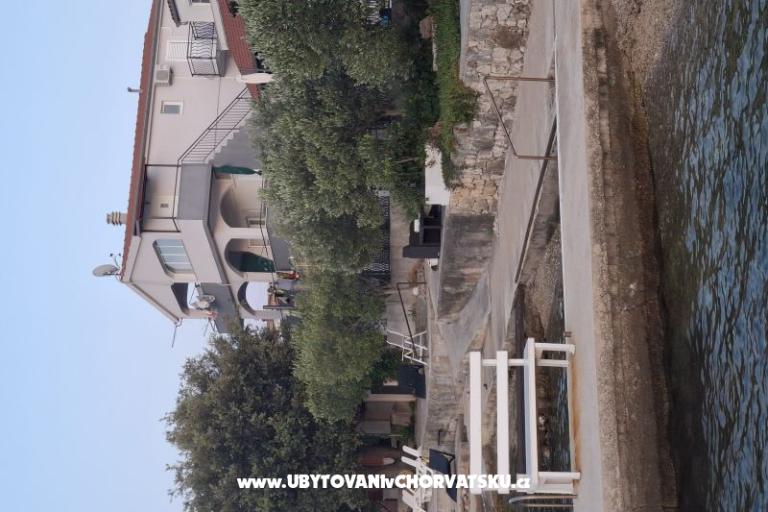 Apartments 10 metara od mora – photo 28