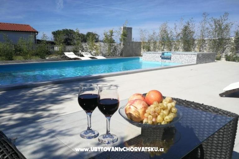 Family friendly Apt with a pool  – photo 6