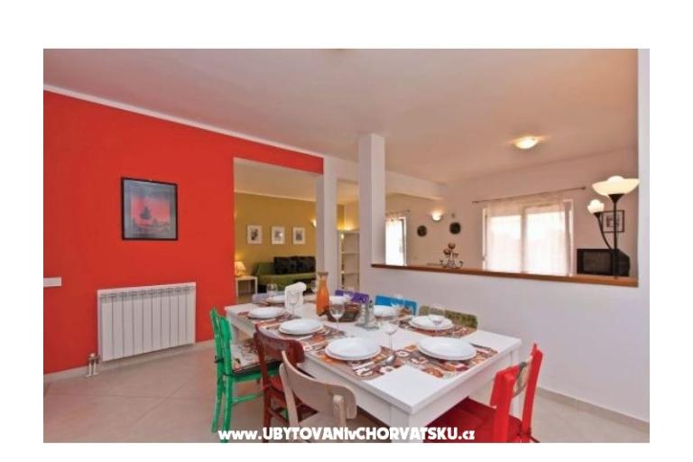 Family house with pool – photo 5