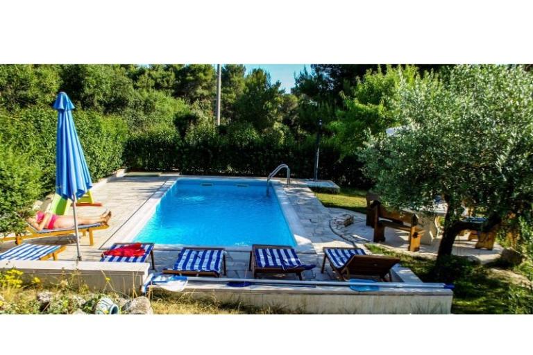 Apartment pool Slivar – photo 18