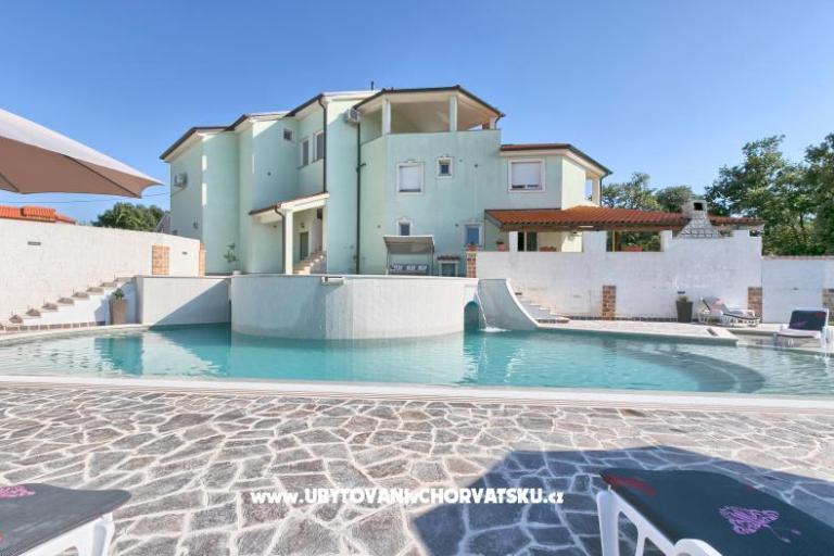 Apartments with pool Štinjan – photo 2