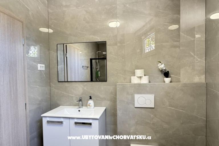 Flowers Apartments Pula – photo 13