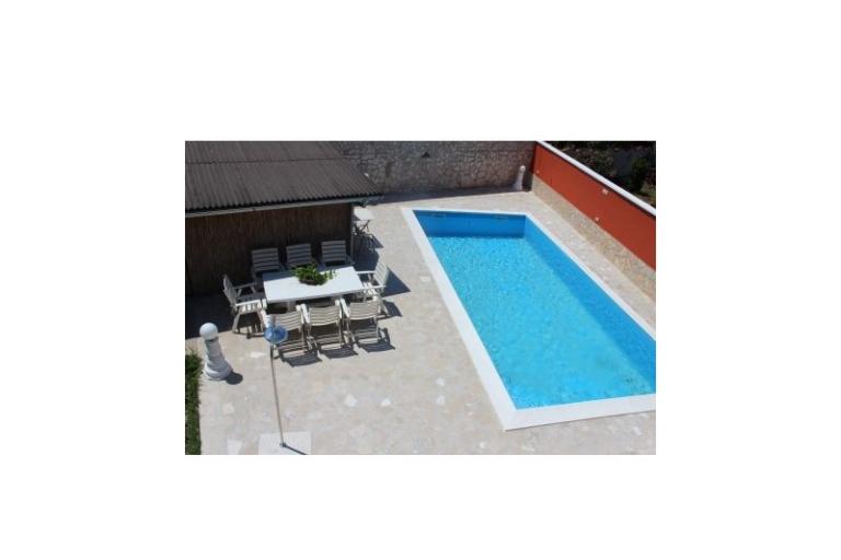 House with swimming pool – photo 9