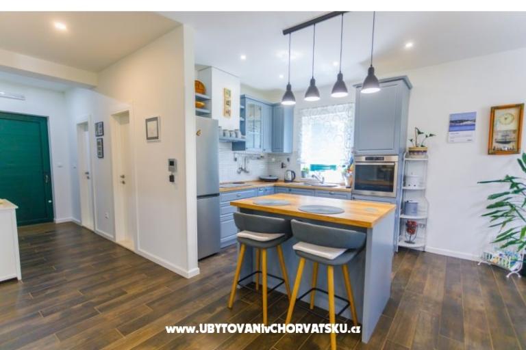 Holliday Home D&amp;A – photo 17