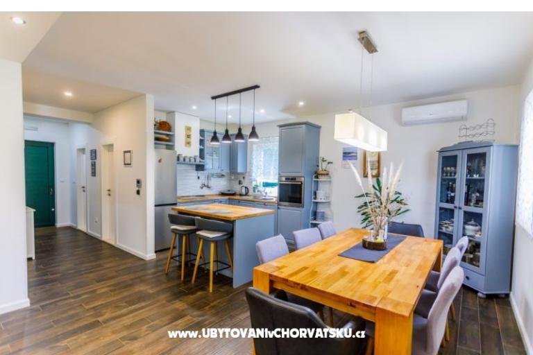 Holliday Home D&amp;A – photo 18