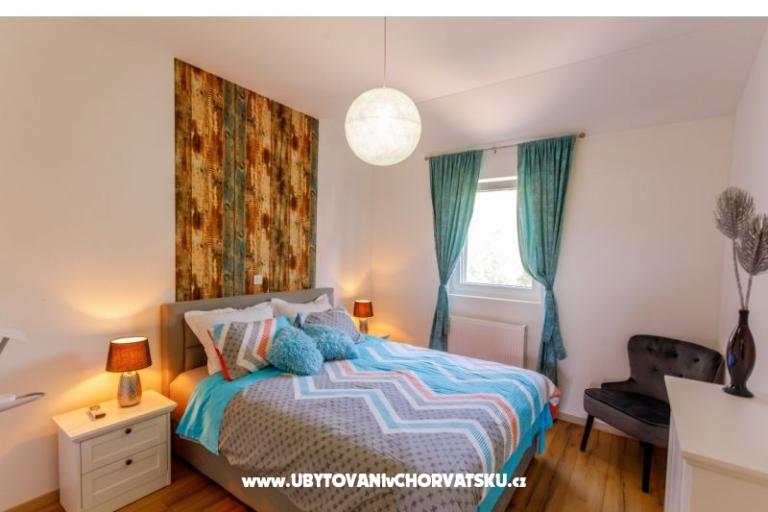 Holliday Home D&amp;A – photo 8