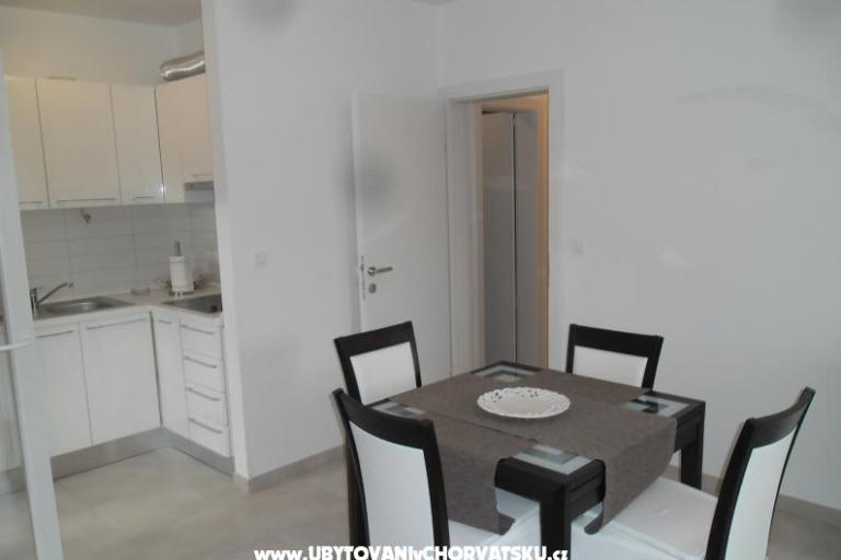 Apartments Dragun Stomorska – photo 2