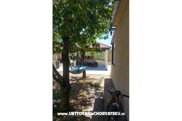 Countryside house with pool – photo 11