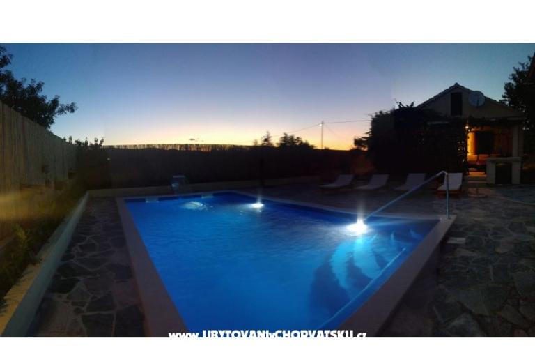 Countryside house with pool – photo 14