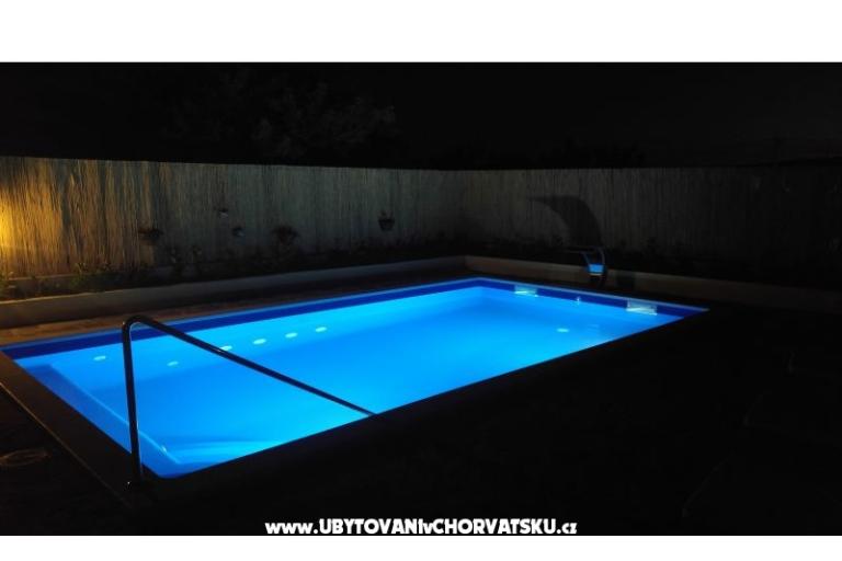 Countryside house with pool – photo 18