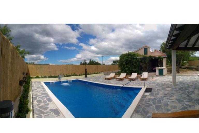 Countryside house with pool – photo 4
