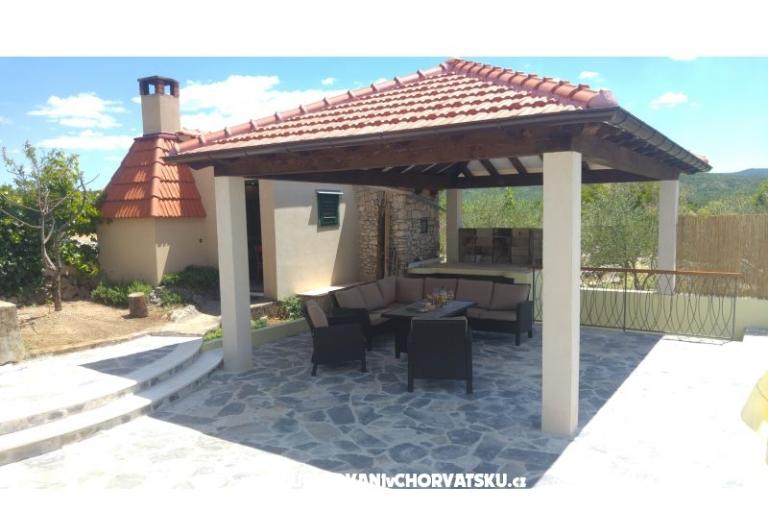 Countryside house with pool – photo 6
