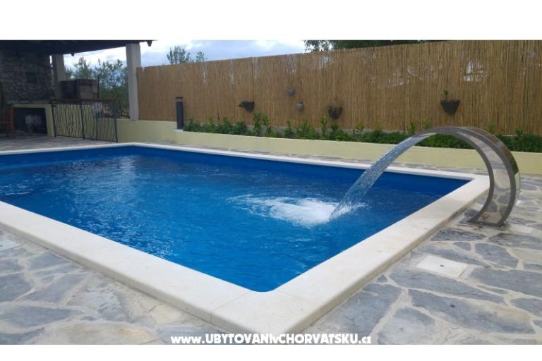 Countryside house with pool – photo 9