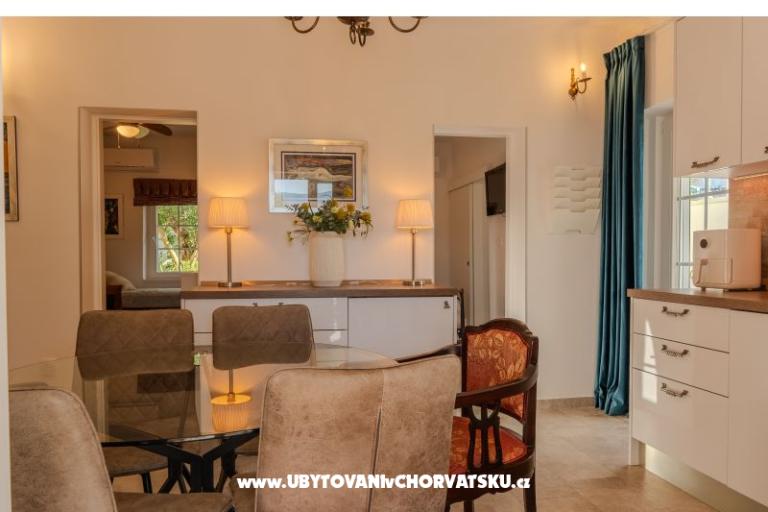 The Three Flowers Pool House – photo 36