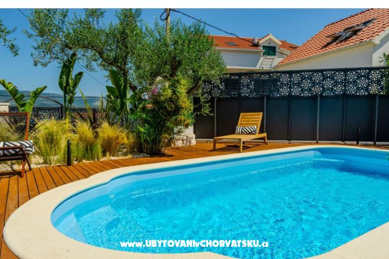 The Three Flowers Pool House – photo 4