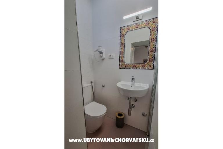 The Three Flowers Pool House – photo 48
