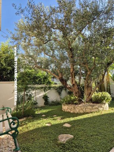 The Three Flowers Pool House – photo 60