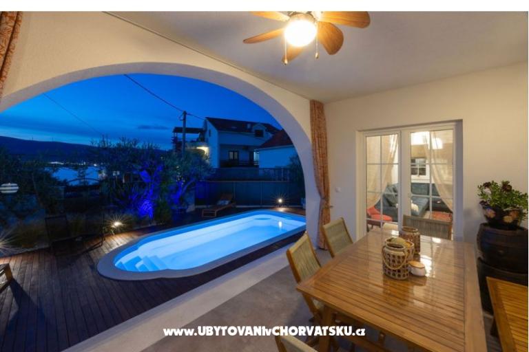 The Three Flowers Pool House – photo 66