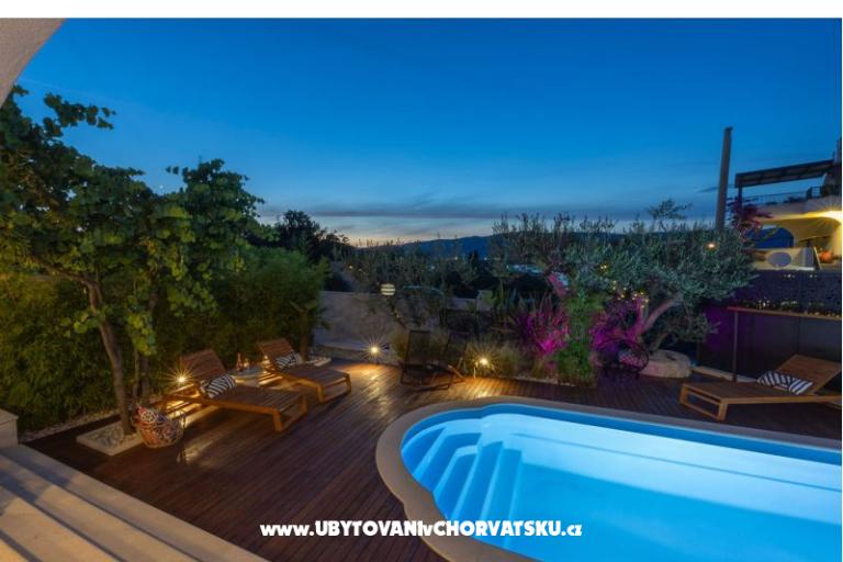 The Three Flowers Pool House – photo 67