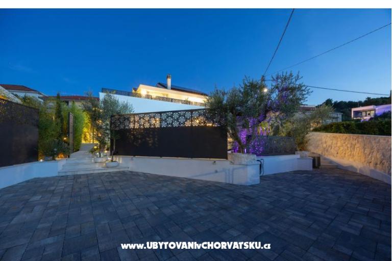 The Three Flowers Pool House – photo 71