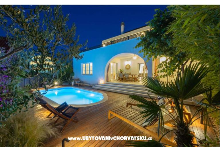 The Three Flowers Pool House – photo 77