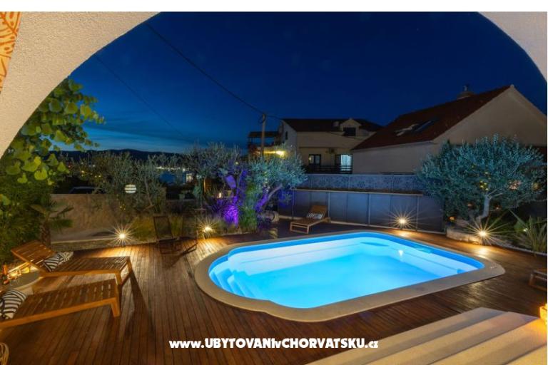 The Three Flowers Pool House – photo 80