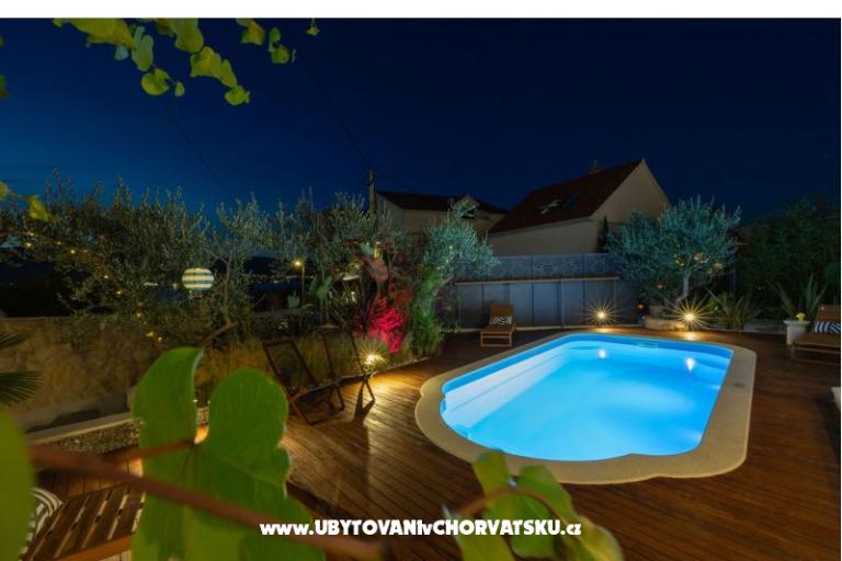 The Three Flowers Pool House – photo 81