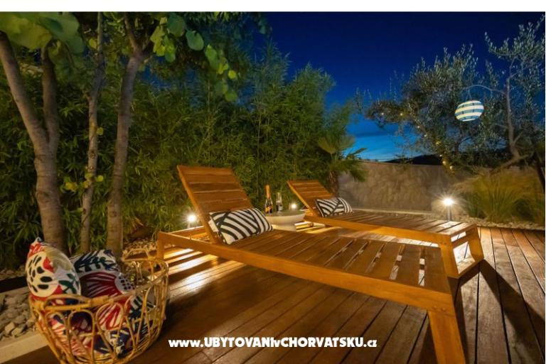 The Three Flowers Pool House – photo 84