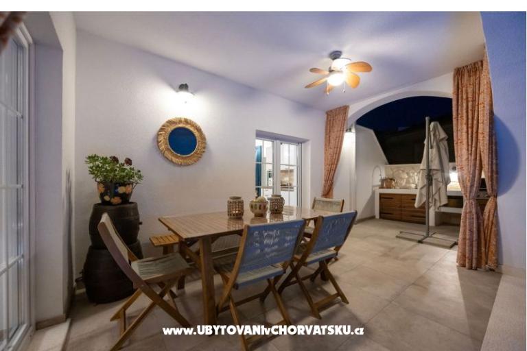 The Three Flowers Pool House – photo 87