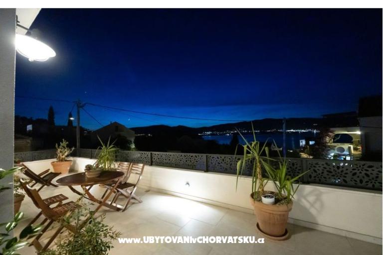 The Three Flowers Pool House – photo 91