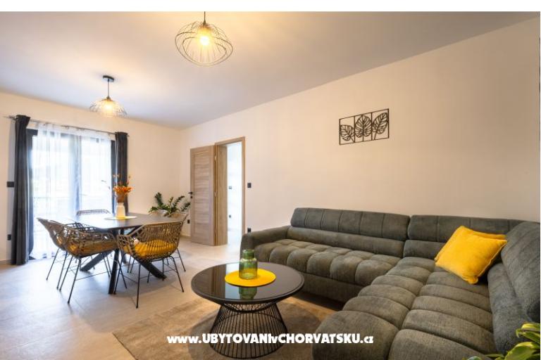 House s pogledom na more Antivo – photo 11