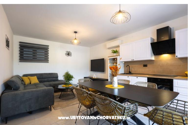 House s pogledom na more Antivo – photo 12