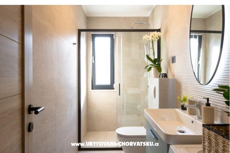 House s pogledom na more Antivo – photo 15