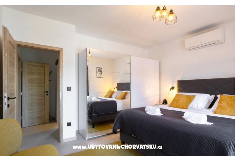 House s pogledom na more Antivo – photo 22