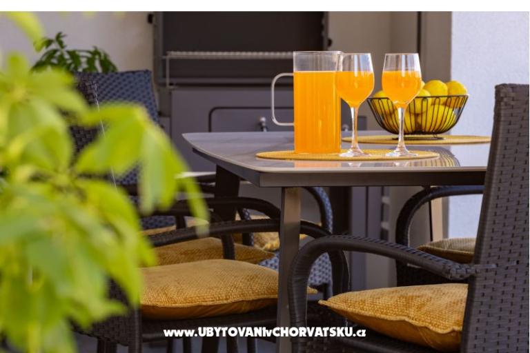 House s pogledom na more Antivo – photo 41