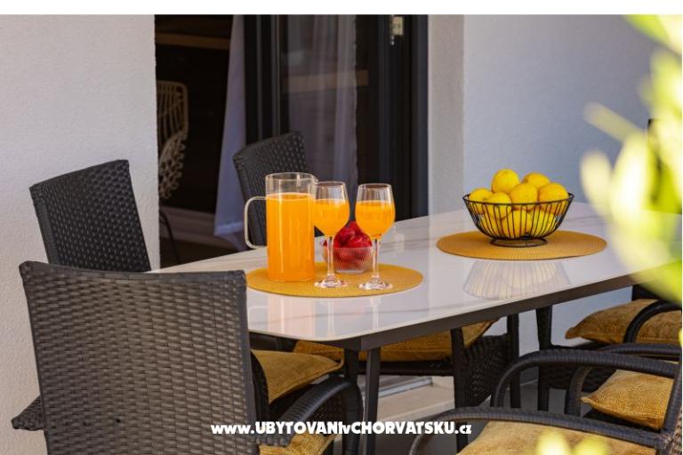 House s pogledom na more Antivo – photo 42