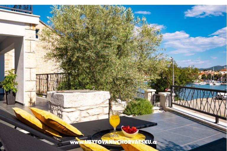 House s pogledom na more Antivo – photo 54