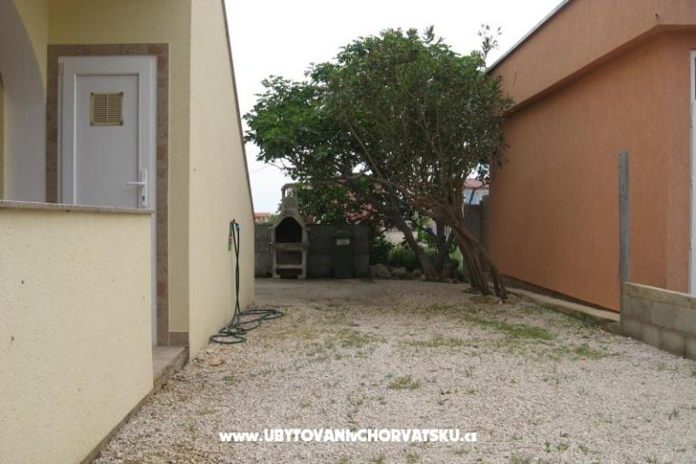 Apartments otok Vir – photo 6