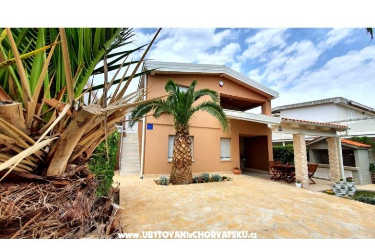Happy Pineapple Apartments Vir – photo 3