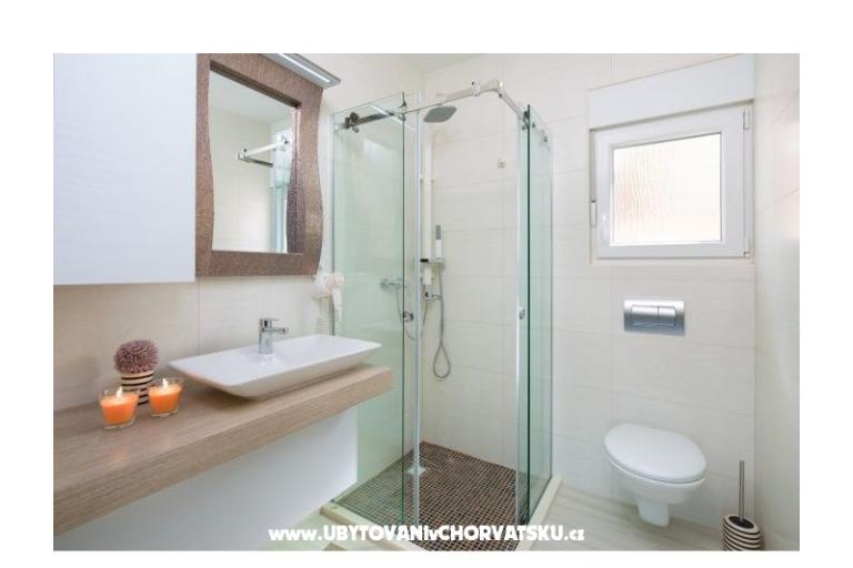 Villa Vista Royal – photo 17