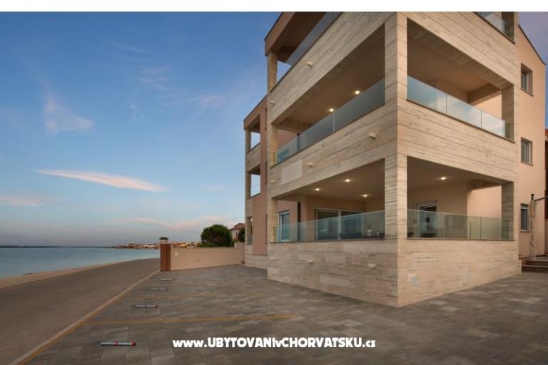 Villa Vista Royal – photo 3